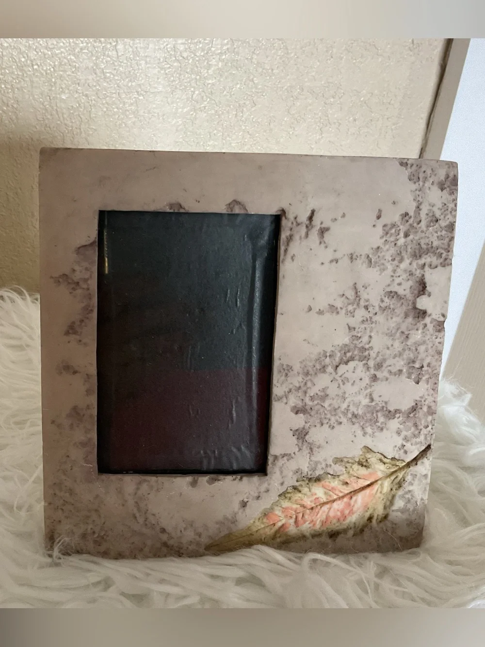 Decorative Leaf Accent Photo Frame in Beige 3” x 4.5”